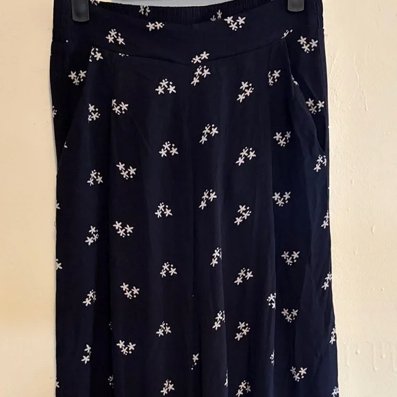 CAbi Dark Sashay loyal Palazzo pull on pants - Picture 2 of 5